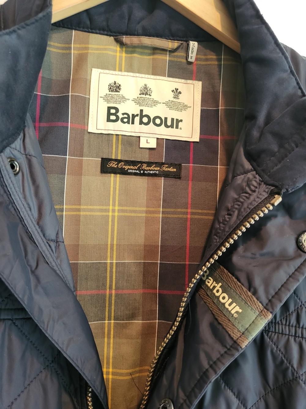 Barbour Navy Quilted Men's Vest with Tartan Lining - Large - Picture 6 of 9